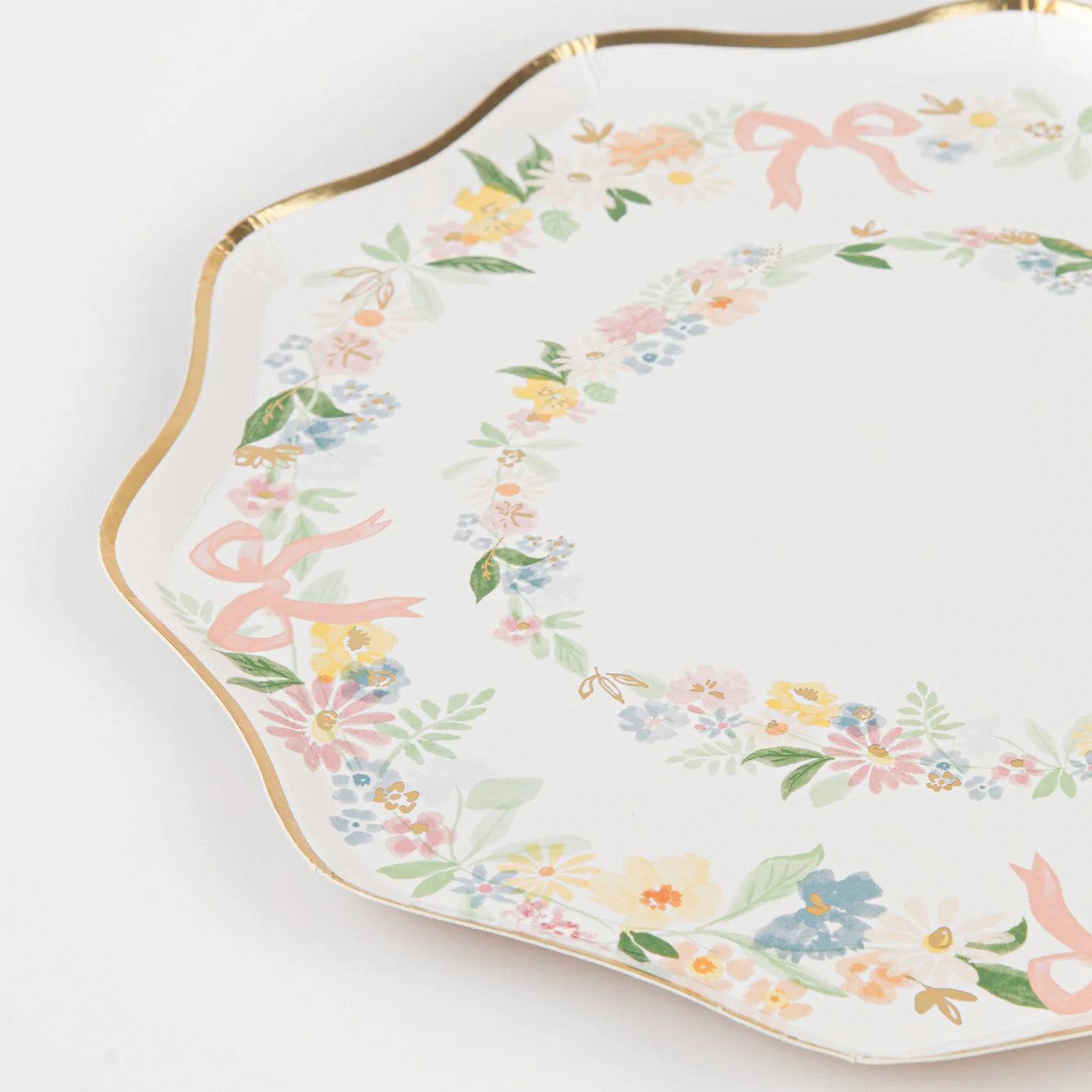 Elegant Floral Dinner Plates (x8)