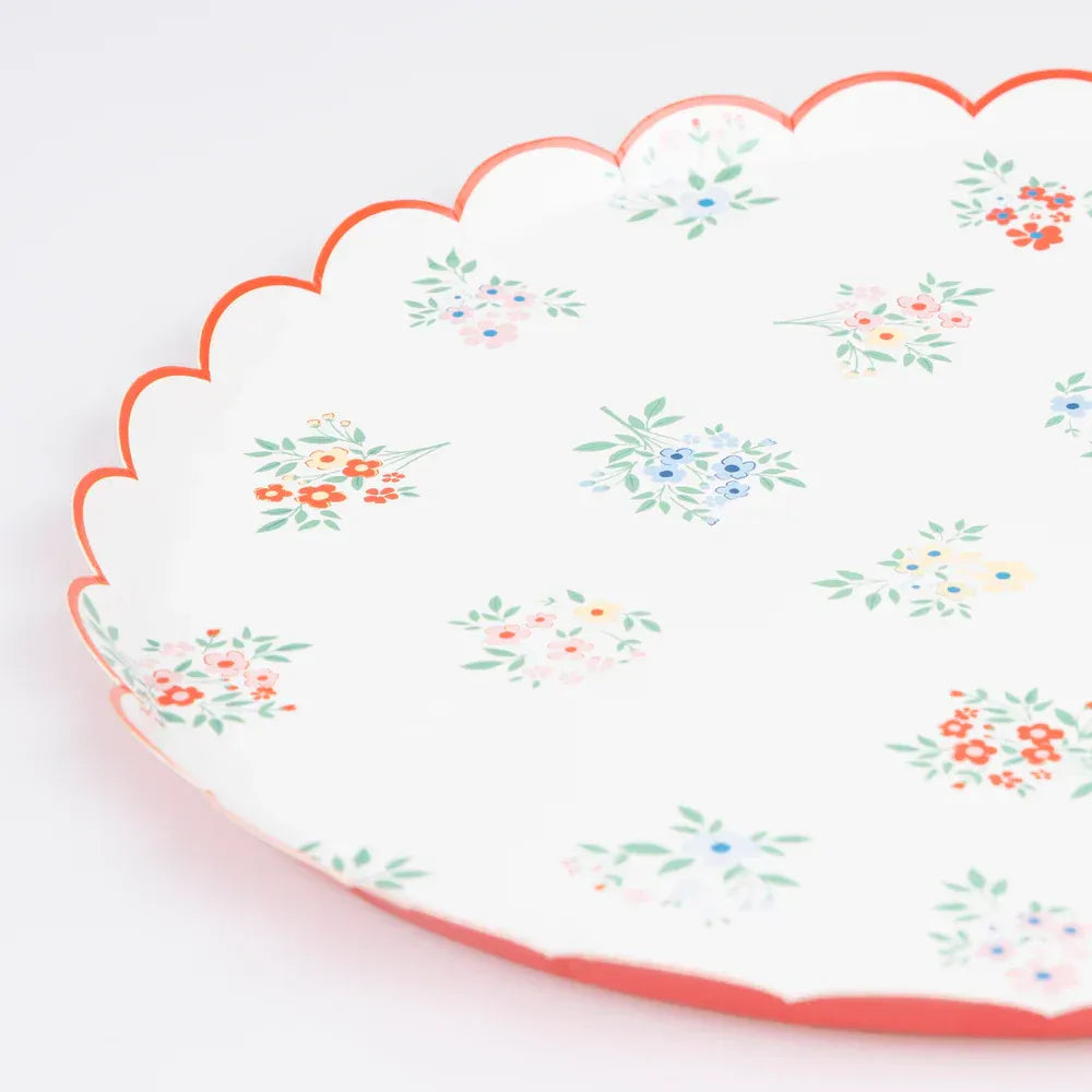 Ditsy Posy Scalloped Dinner Plates (x8)