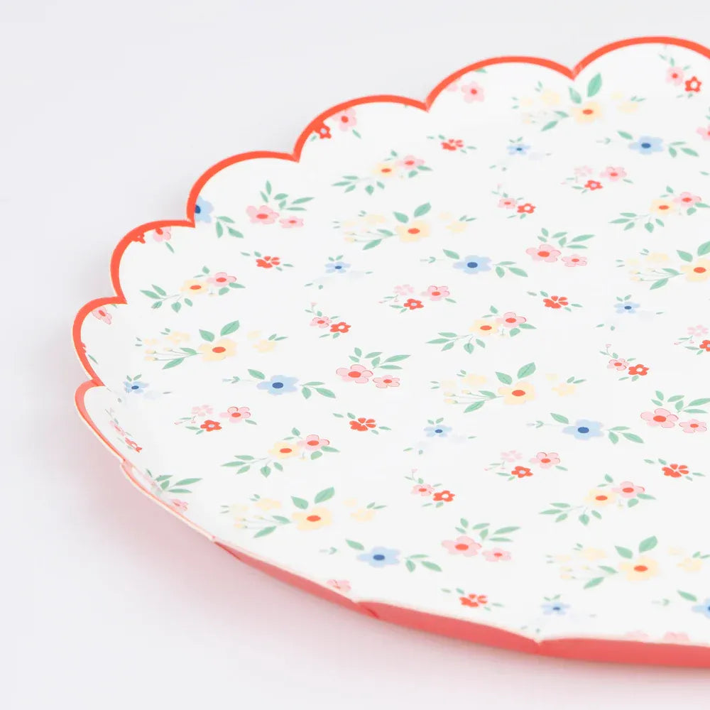 Ditsy Posy Scalloped Side Plates (x8)