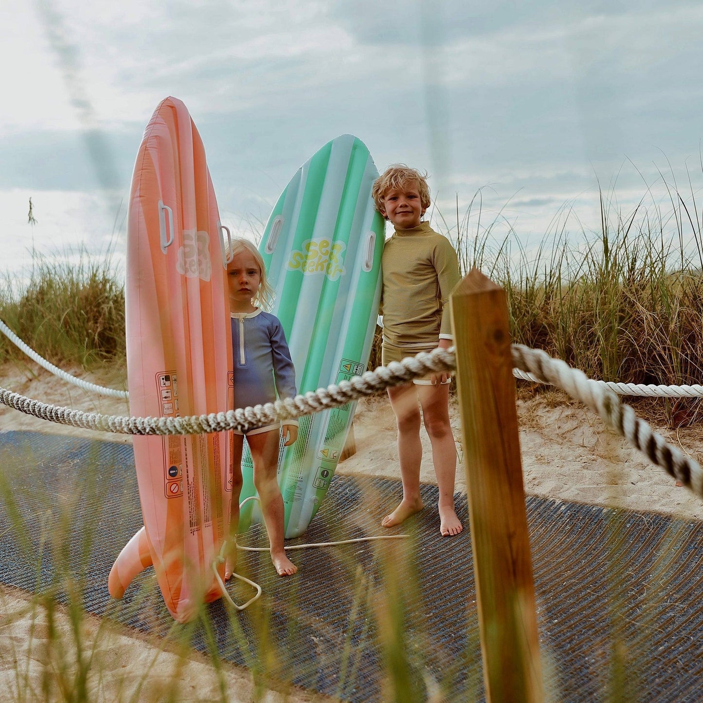 sunnylife Sea Seeker Strawberry Ride With Me Surfboard Float - partyalacarte.co.in