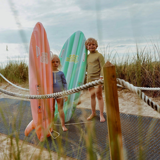 sunnylife Sea Seeker Strawberry Ride With Me Surfboard Float - partyalacarte.co.in