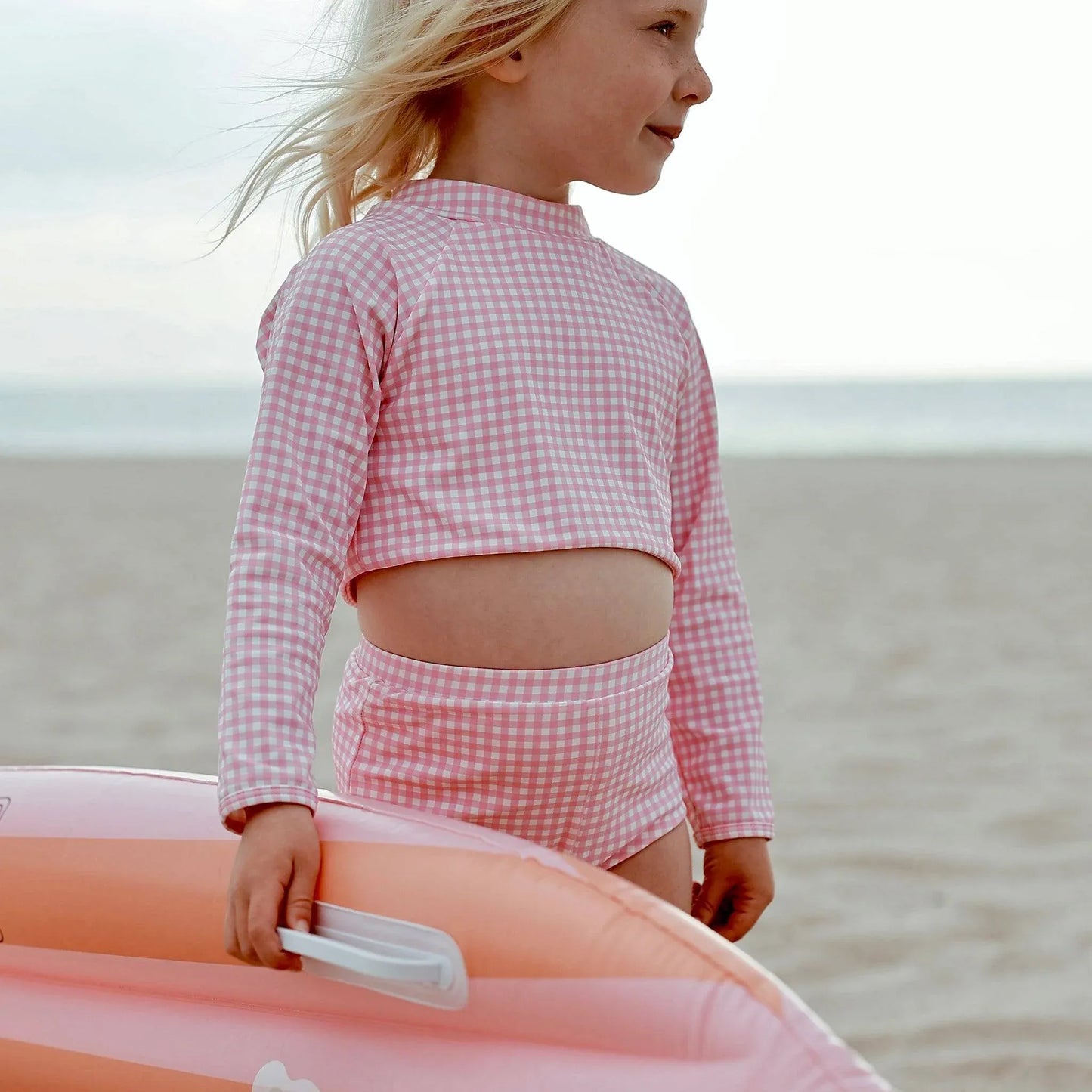 sunnylife Sea Seeker Strawberry Ride With Me Surfboard Float - partyalacarte.co.in