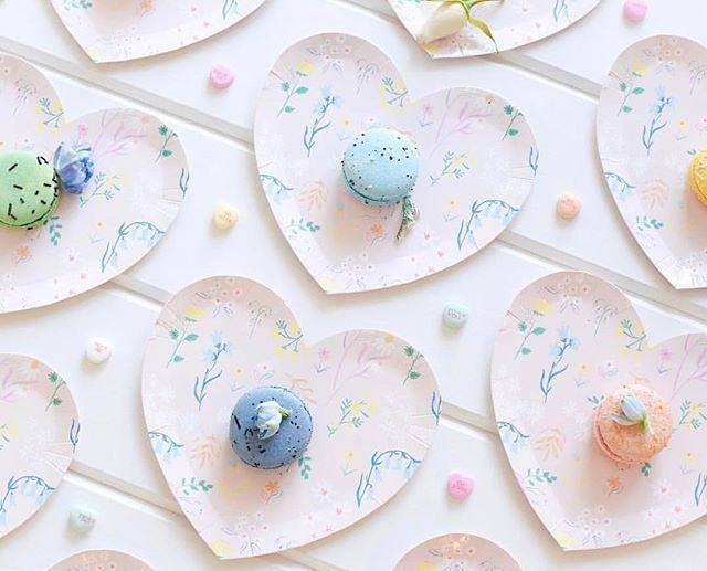 Meri Meri Wildflower Heart Large Plates - partyalacarte.co.in