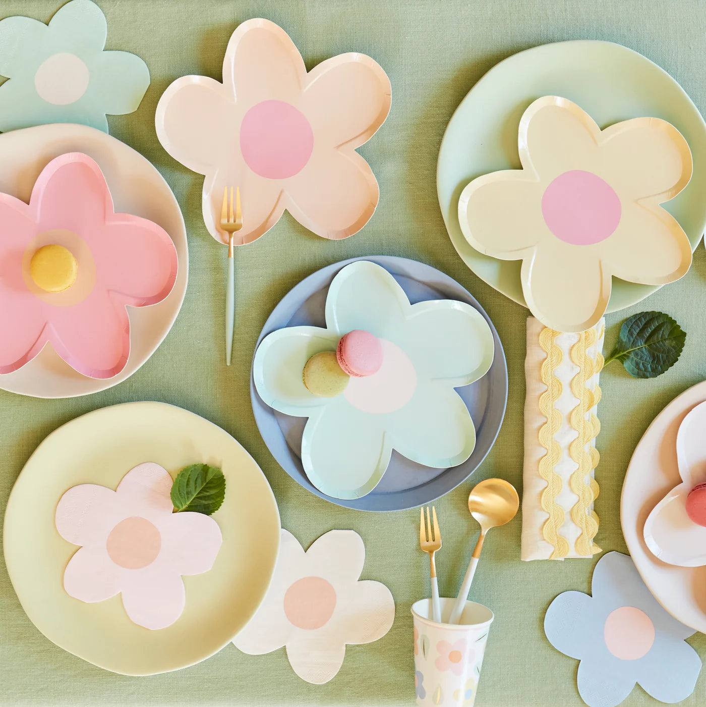 Meri Meri Daisy Shaped Plates (x8) - partyalacarte.co.in