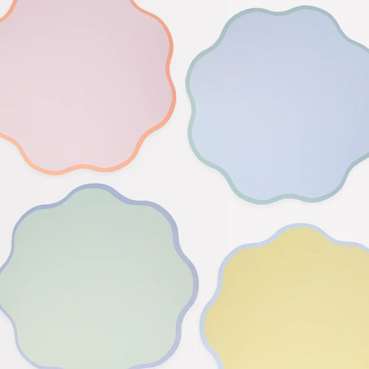 Wavy Round Paper Placemats (x12)