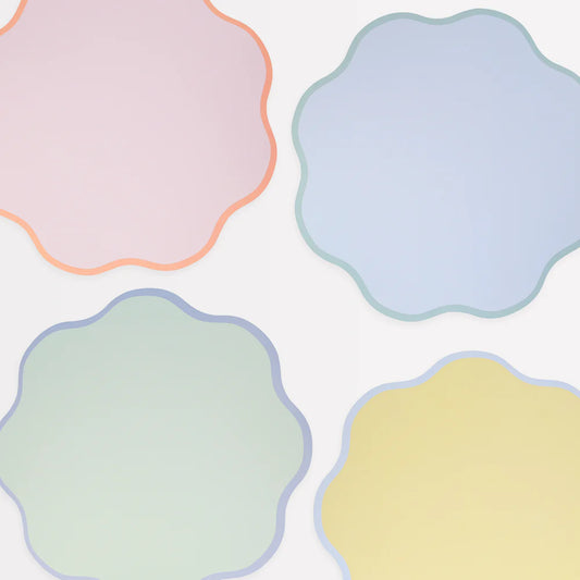 Wavy Round Paper Placemats (x12)