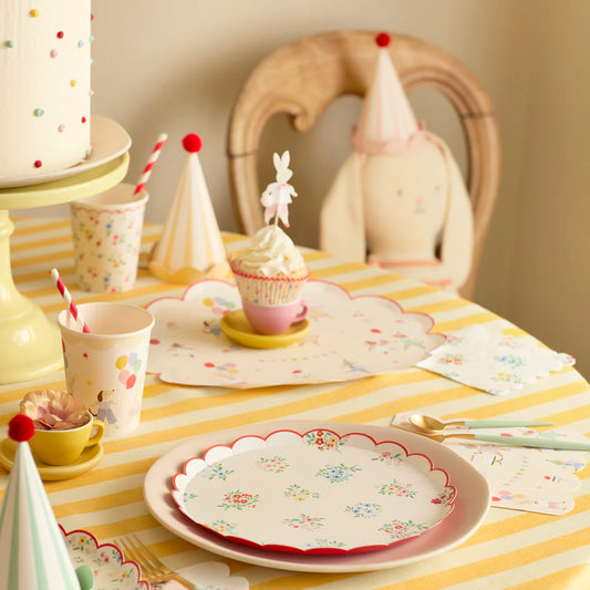 Ditsy Posy Scalloped Side Plates (x8)