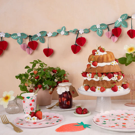 Strawberry Pattern Dinner Plates (x8)