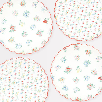 Ditsy Posy Scalloped Dinner Plates (x8)